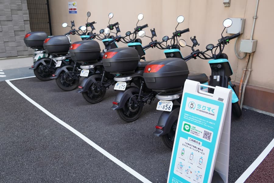 EVスクーターシェアサービス「ラクすく」のポートを設置